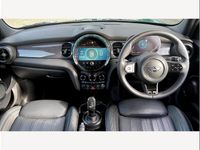 Begagnad Mini Cooper Exclusive 136 HK (100 kW) 2024 Grön Halvkombi