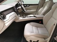 Used Volvo XC60 Momentum 250 HP (183 kW) 2021 SUV