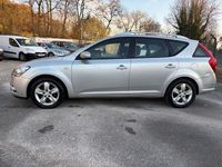 Begagnad Kia Ceed 2011 Silver Halvkombi
