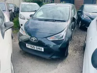 Usado Toyota Aygo 72 CV (52 kW) 2019 Gris Utilitario