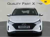Używany Hyundai i20 SE 100 KM (73 kW) 2023 Biały Hatchback