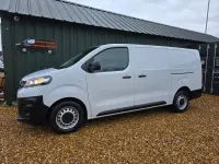 Second-hand Vauxhall Vivaro 100 CP (73 kW) 2022 Alb Monovolum
