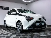Used Toyota Aygo X-play 71 HP (52 kW) 2019 White Hatchback