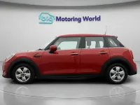 Begagnad Mini Cooper Classic 136 HK (100 kW) 2022 Röd Halvkombi