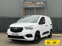 Usado Vauxhall Combo Sportive 100 HP (73 kW) 2022 Branco Monovolume