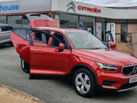 Used Volvo XC40 Momentum 190 HP (139 kW) 2019 Red SUV