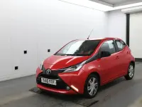 Gebraucht Toyota Aygo x-press 69 PS (50 kW) 2015 Rot Kleinwagen