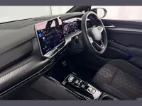 Używany VW Golf VIII R-line 147 KM (108 kW) 2025 Czarny Hatchback