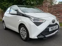 Gebraucht Toyota Aygo X-play 71 PS (52 kW) 2021 Weiß Kleinwagen