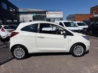 Używany Ford Ka Zetec 69 KM (50 kW) 2014 Biały Hatchback