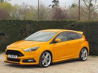 Used Ford Focus ST 250 HP (183 kW) 2016 Yellow Hatchback
