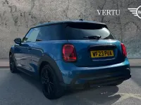Usado Mini Cooper Exclusive 136 CV (100 kW) 2022 Azul Utilitario