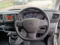 Used Citroën Dispatch 142 HP (104 kW) 2022 White MPV
