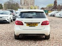 Begagnad Mercedes B180 2012 Vit Minibuss
