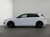 Used Vauxhall Astra GS Line 130 HP (95 kW) 2023 White Hatchback