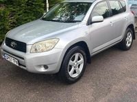 Usado Toyota RAV4 134 HP (98 kW) 2007 Prateado Carrinha