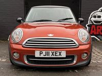 Usado Mini Cooper D Hatch 110 CV (80 kW) 2011 Naranja Utilitario