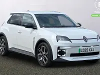 Used Renault 5 E-Tech Komfort 110 kW (150 HP) 2025 White Hatchback