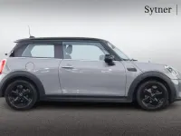Usado Mini Cooper Classic 134 HP (98 kW) 2022 Cinzento Citadino
