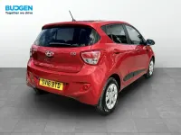 Käytetty Hyundai i10 Edition 67 HP (49 kW) 2016 Punainen Viistoperä