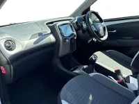 Used Toyota Aygo X-play 72 HP (52 kW) 2019 White Hatchback