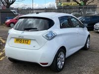 Used Renault Zoe Dynamique 64 kW (88 HP) 2015 White Hatchback
