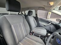Używany Ford Fiesta Style 2010 Srebrny Hatchback