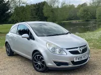 Begagnad Vauxhall Corsa Club 90 HK (66 kW) 2009 Silver Halvkombi