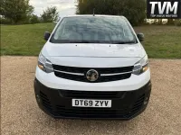 Second-hand Vauxhall Vivaro 120 CP (88 kW) 2020 Alb Monovolum