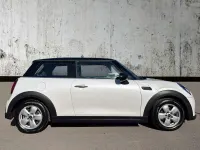 Usado Mini Cooper Classic 134 HP (98 kW) 2023 Branco Citadino