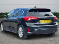 Begagnad Ford Focus Titanium 2019 Svart Halvkombi