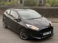 Usado Ford Fiesta Zetec 125 HP (91 kW) 2015 Preto Citadino