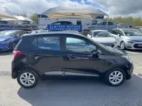 Käytetty Hyundai i10 Edition 67 HP (49 kW) 2015 Musta Viistoperä