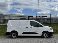 Second-hand Vauxhall Combo Edition 100 CP (73 kW) 2019 Alb Monovolum