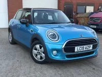 Begagnad Mini Cooper Classic 2019 Blå Halvkombi