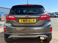 Usado Ford Fiesta Active X 125 HP (91 kW) 2019 Cinzento Citadino