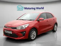 Używany Kia Rio 99 KM (72 kW) 2022 Czerwony Hatchback