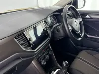 Usado VW T-Roc Design 150 HP (110 kW) 2019 Amarelo SUV