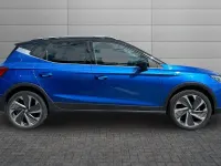 Used Seat Arona FR Sport 110 HP (80 kW) 2023 Sapphire blue with black roof SUV