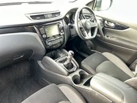 used Nissan Qashqai 1.3 DiG-T N-Connecta 5dr [Glass Roof Pack]