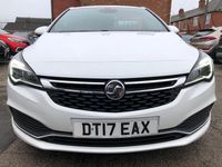 Used Vauxhall Astra SRi 150 HP (110 kW) 2017 White Hatchback
