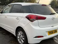 Used Hyundai i20 SE 84 HP (61 kW) 2017 White Hatchback