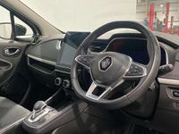 Used Renault Zoe Techno 98 kW (134 HP) 2022 White Hatchback