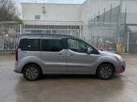 Gebraucht Peugeot Partner Tepee Allure 100 PS (73 kW) 2017 Grau Van / Kleinbus