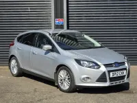 Usado Ford Focus Zetec 125 HP (91 kW) 2012 Prateado Citadino