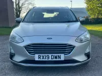 Usado Ford Focus Zetec 95 CV (69 kW) 2019 Plateado Familiar