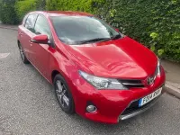 Used Toyota Auris Plus 132 HP (97 kW) 2014 Red Hatchback