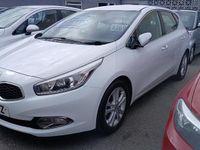 Begagnad Kia Ceed 2013 Vit Halvkombi