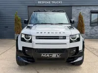 Uusi Land Rover Defender S 2026 Harmaa Katumaasturi