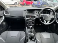Używany Volvo V40 Momentum 122 KM (89 kW) 2018 Czarny Hatchback